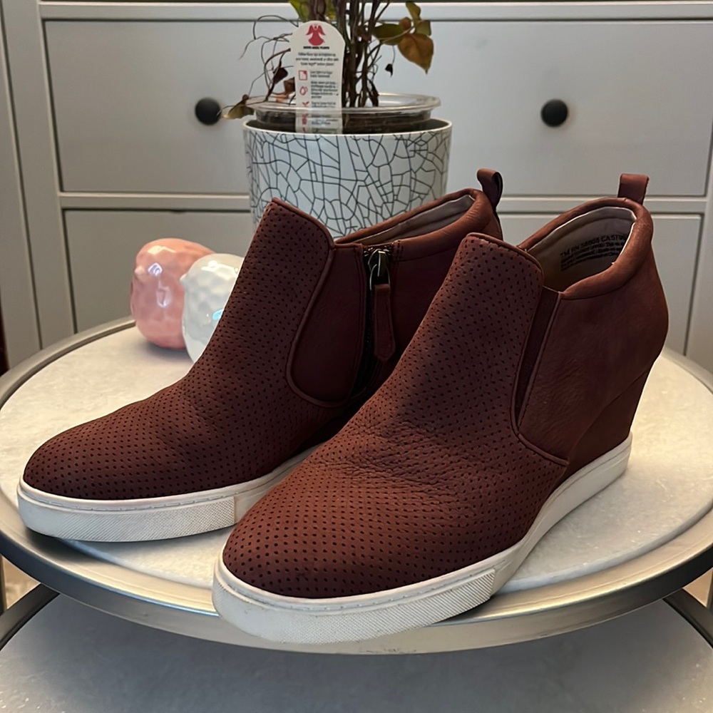 Caslon Ankle Wedge Sneaker Bootie 7M fits like 6.5M